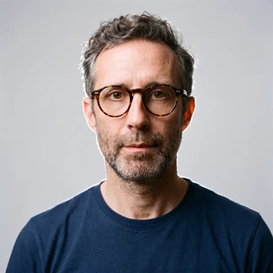 Professional portrait in direct light with a bright rim separating the subject from the background.